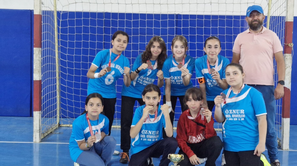 OKUL KIZ FUTSAL TAKIMIMIZ İL 3.SÜ